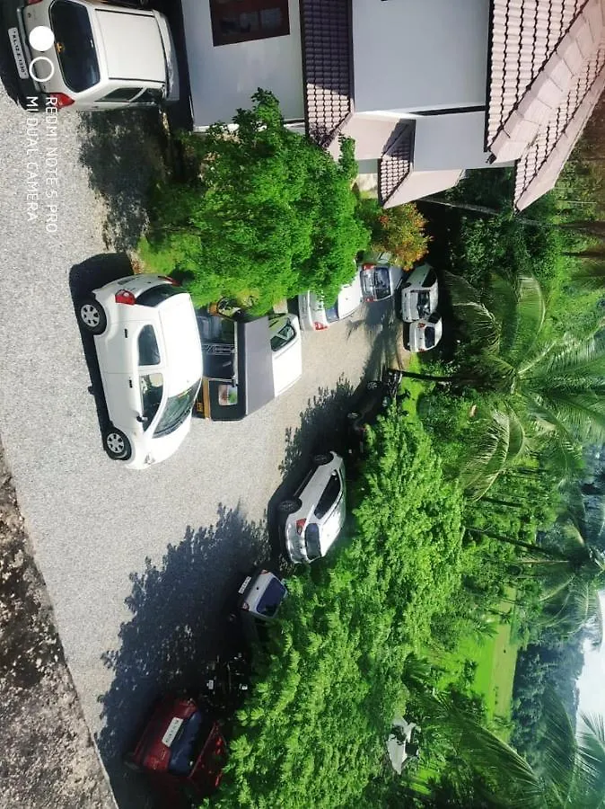 Three Roots Holiday Home Resort Sultan Bathery